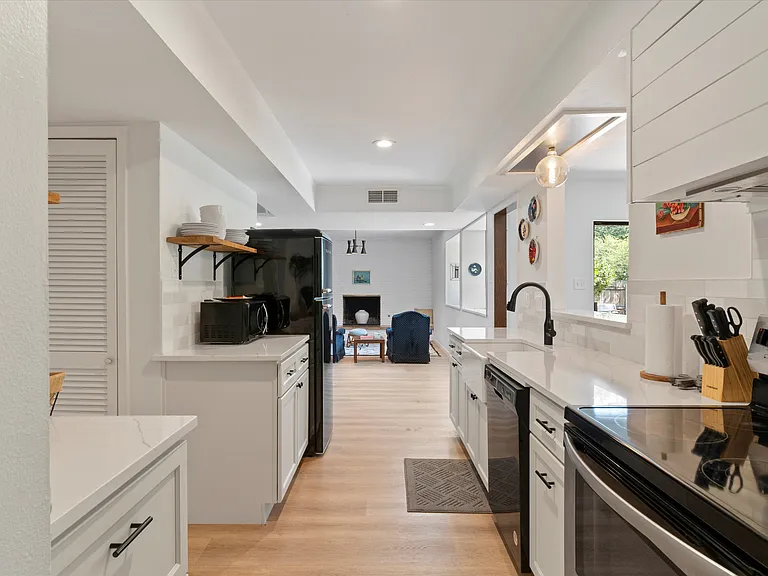 1201 Farnham Ct W — Photo 11