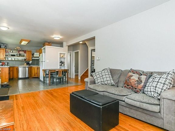 4th image of 29 Western Ave