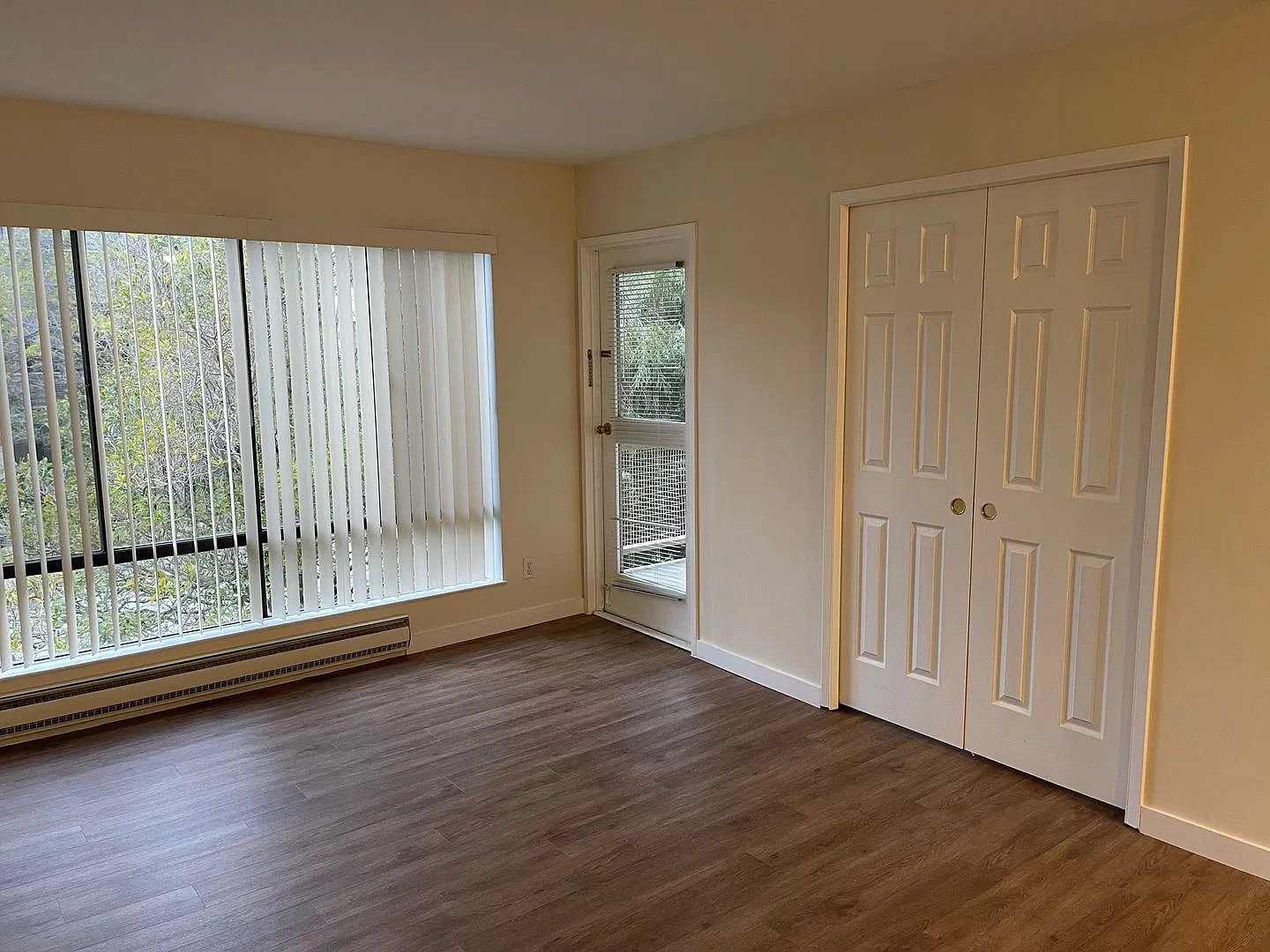 1 Bedroom at Watergate on the third floor with a sunny western exposure over a lush garden courty... — Photo 1