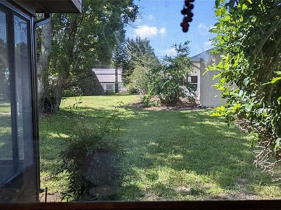 3rd image of 1653 Caledonia Cir