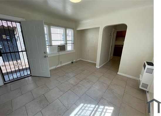 3rd image of 814 W 52nd St #7