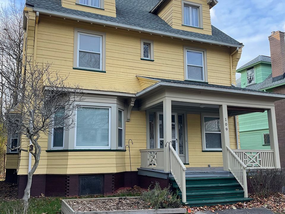 Front porch private entrance for 1st floor apartment.