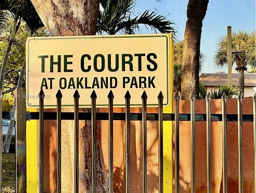 Courts At Oakland Park — Photo 1
