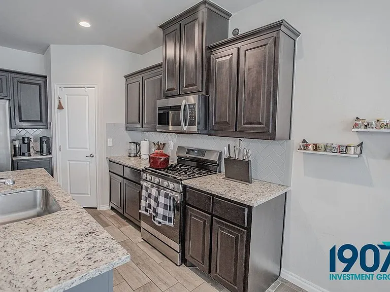 2501 Caden Ct — Photo 11