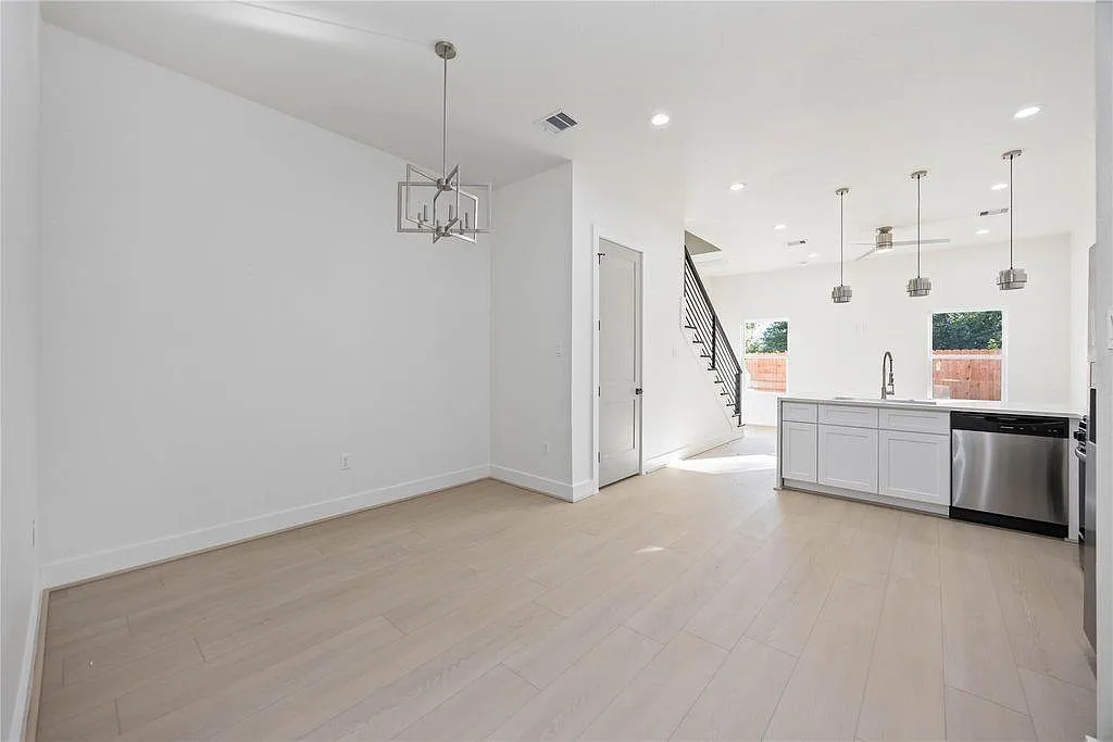 3 bed, 2.5 bath, 1680 sqft, $2,095 — Photo 4