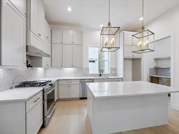 947 Blackshire Ln, Houston, TX 77055