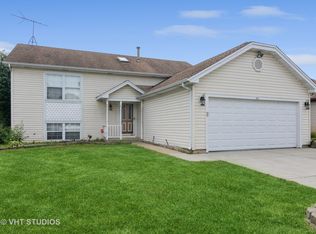 141 Azalea Cir, Streamwood, IL 60107