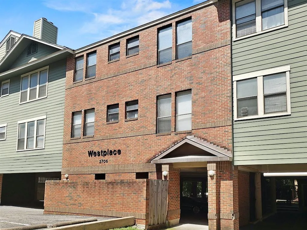 2 bed, 2.0 bath, 729 sqft, $1,295 — Photo 2