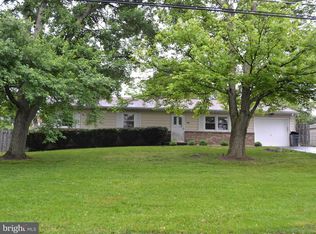 7890 Manor Dr, Harrisburg, PA 17112
