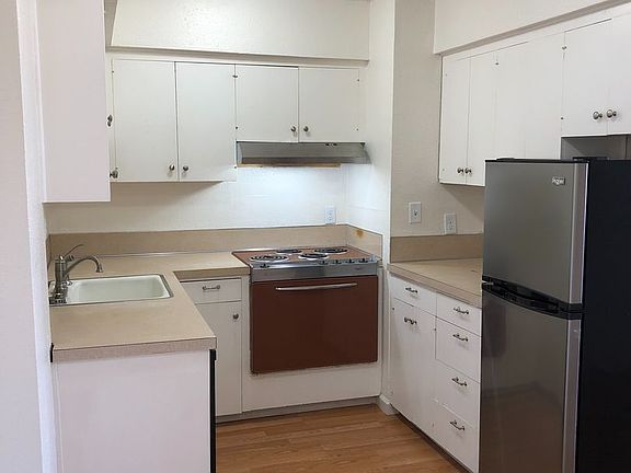 3rd image of 520 Ivy St #5