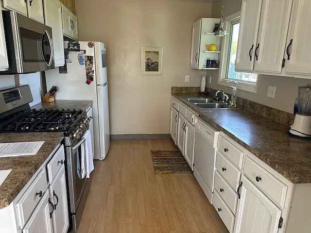 414 Bonanza Ave #B — Photo 3