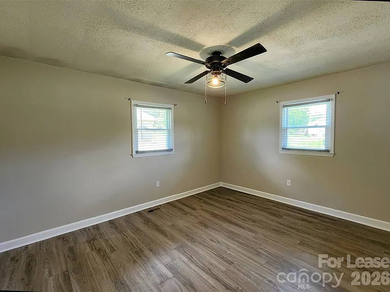 1052 Rembrandt Dr SW — Photo 12