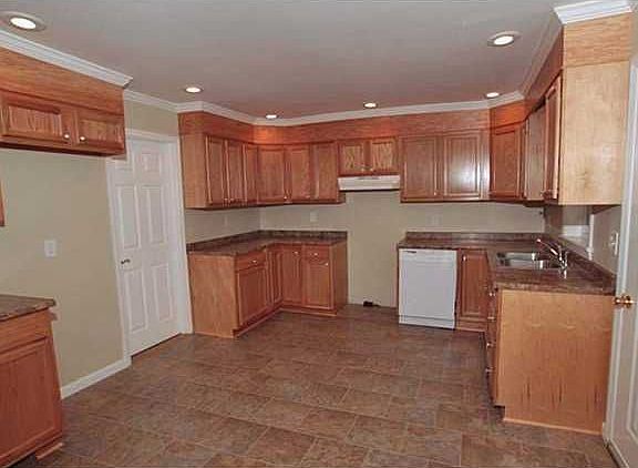 3rd image of 24 Antis St