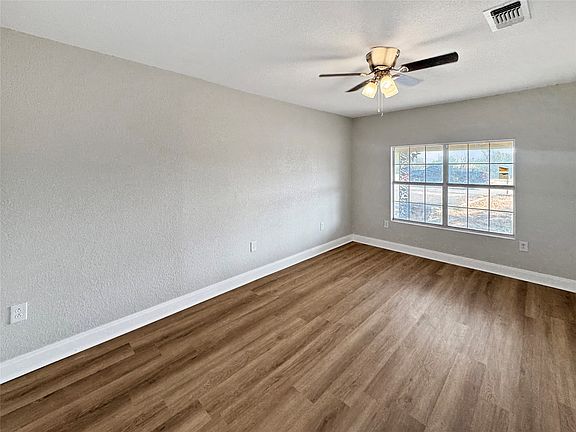 5th image of 1201 Hickory St