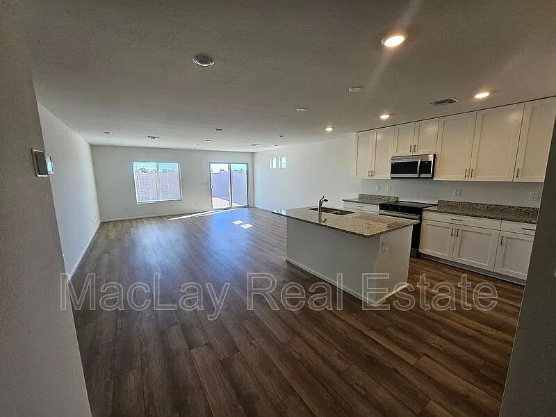 4 bed, 3.0 bath, 1953 sqft, $1,850 — Photo 4