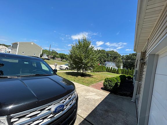 5th image of 1400 Saint Matthews Dr
