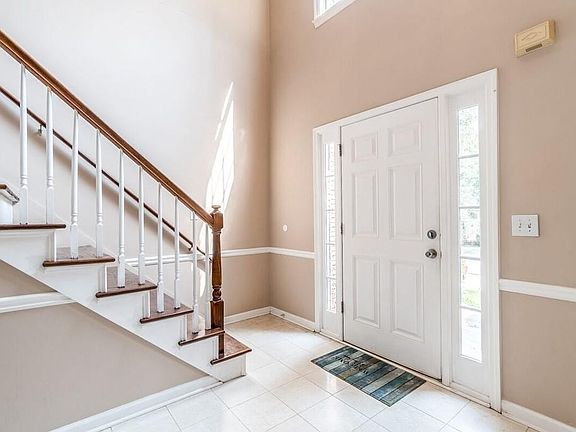 3rd image of 870 Dogwood Park Dr