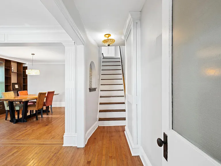 567 Dupont St — Photo 4