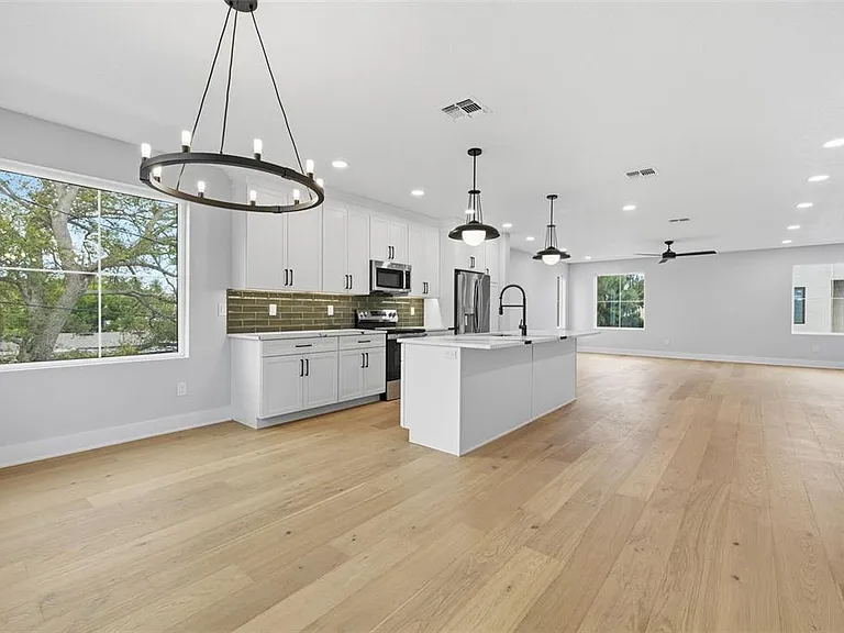 4208 W Carmen St #D — Photo 8