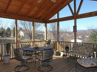 2253 Karen Dr, Salem, VA 24153