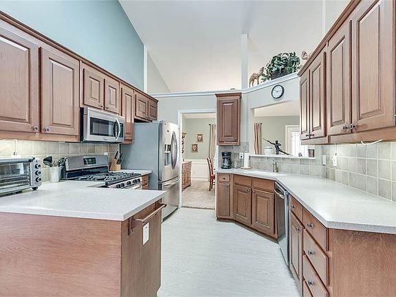 4th image of 1202 Fountain Head Ct