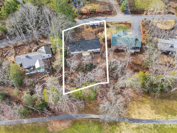104 Fairway Dr, Black Mountain, NC 28711