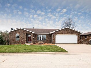 705 7th Ave SW, Cascade, IA 52033