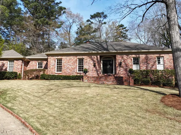 3352 Brookwood Rd, Mountain Brook, AL 35223