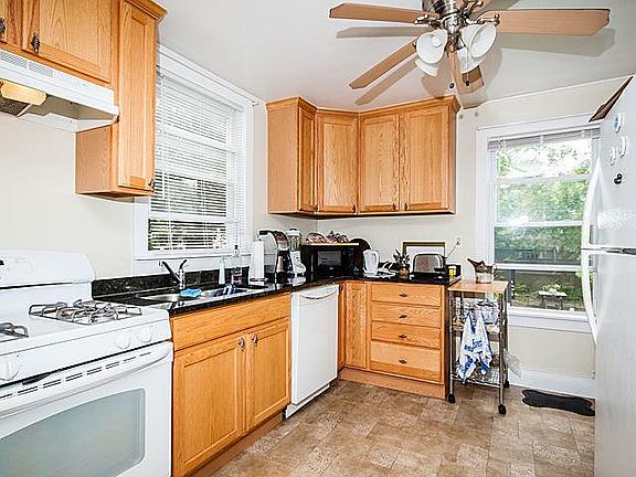 4th image of 247 Clinton Ave APT 1