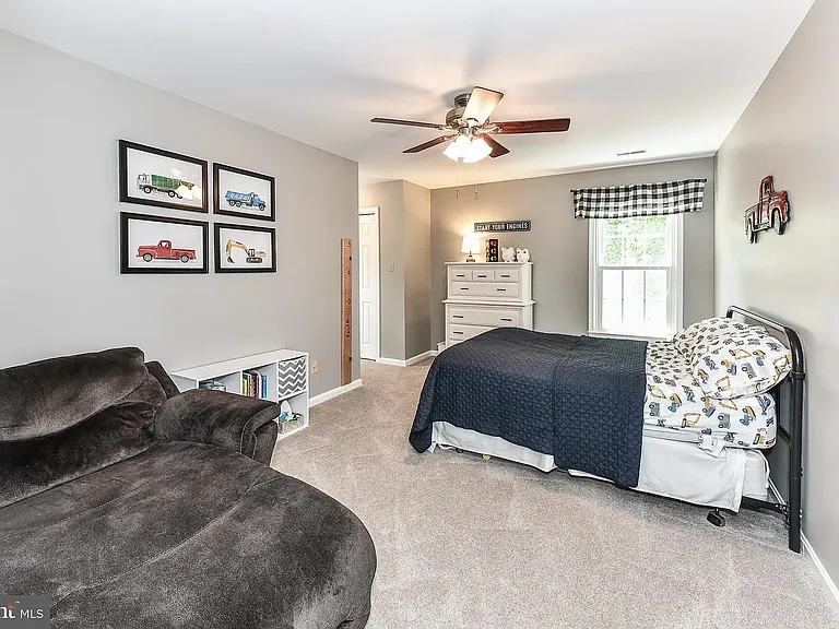 7910 Oak Hollow Ln — Photo 23