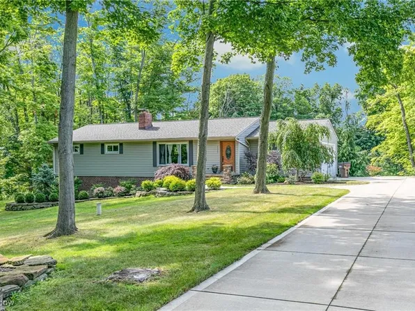 7367 Brook Ln, Chesterland, OH 44026