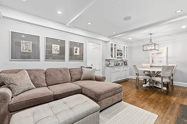 Sold by Christie's International Real Estate Group, LLC | media 17