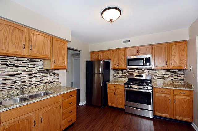 1st image of 1876 Portsmouth Dr