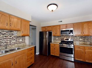 1876 Portsmouth Dr, Lisle, IL 60532