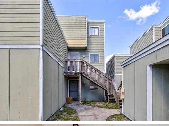 2nd image of 228 Scottsdale Sq
