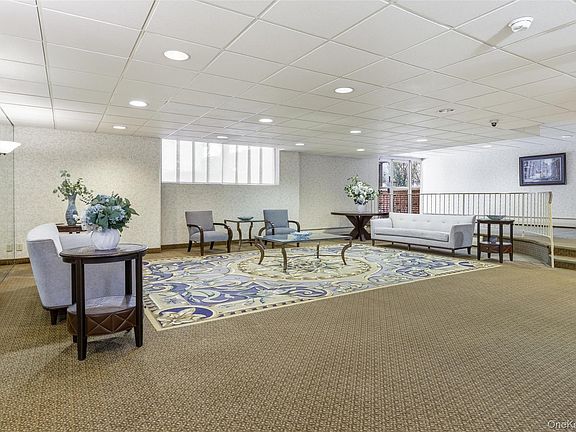5th image of 30 Daley Place #136
