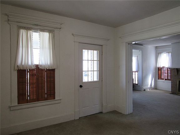 3rd image of 32 Elm St