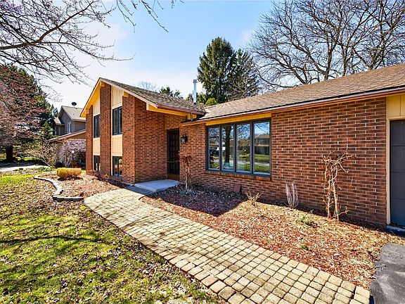 2nd image of 19 Chimney Hill Rd