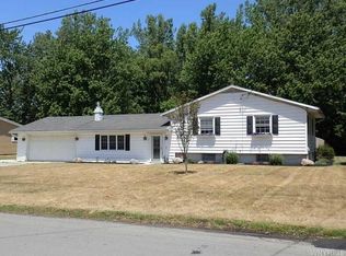 13 Evergreen Dr, Batavia, NY 14020