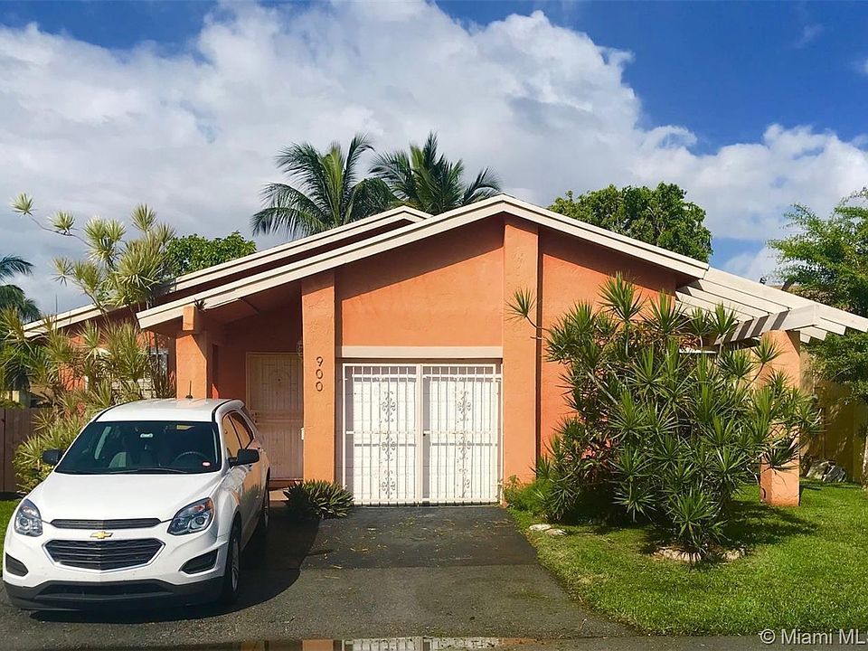 1st image of 900 NW 106th Avenue Cir