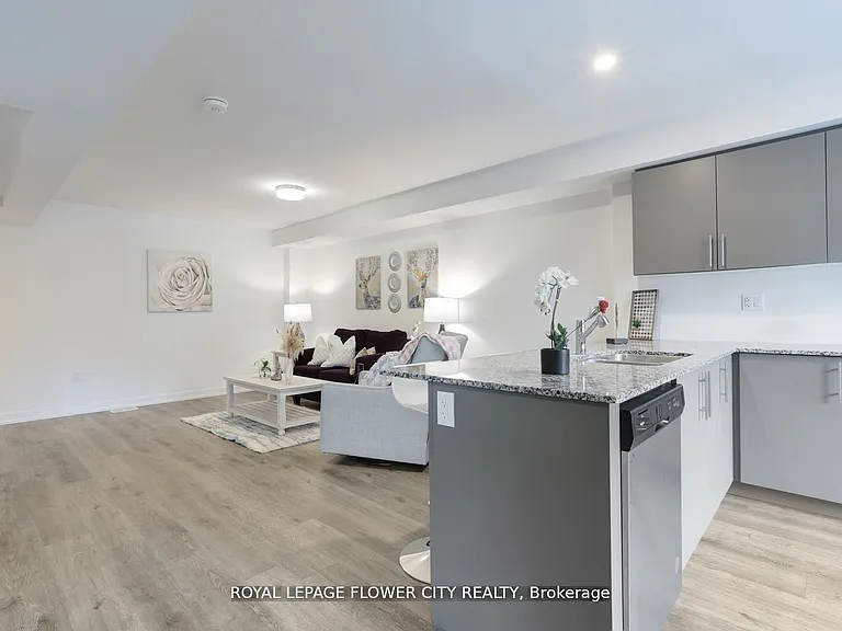205 W Oak Trl #16 — Photo 22