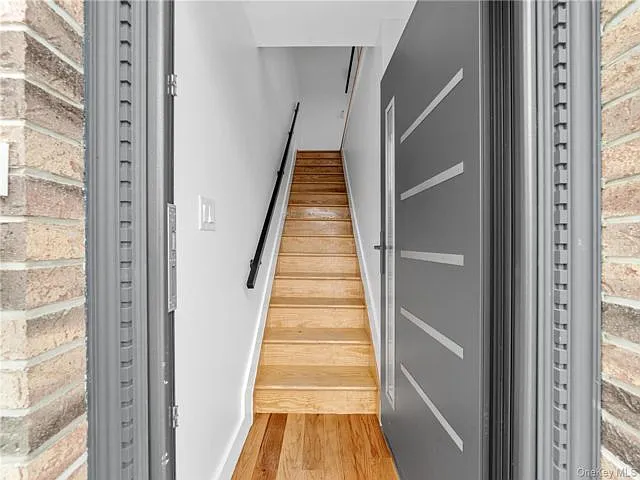 3 bed, 2.0 bath, 1100 sqft, $4,300 — Photo 3