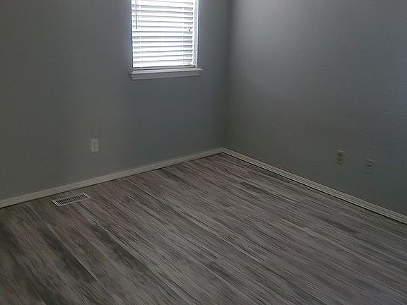 4th image of 512 Vickie Dr