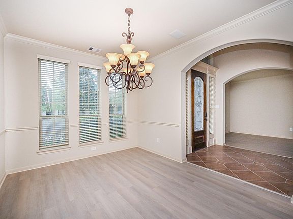 5th image of 19 Sandwell Pl