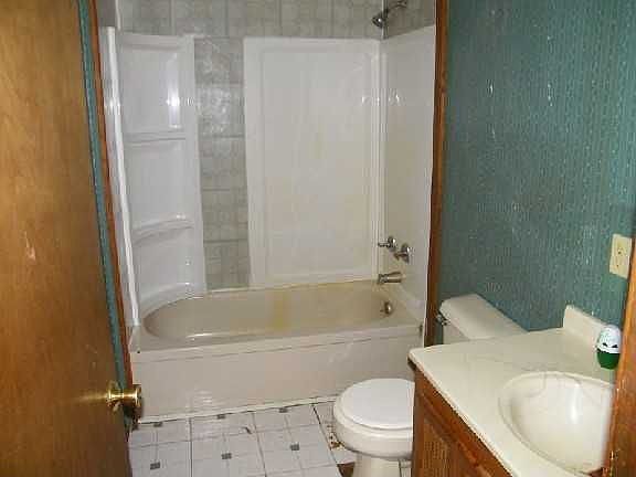5th image of 740 S Evergreen Dr