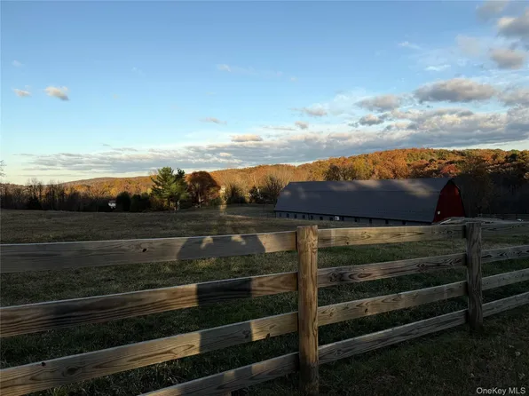 16 Almond Tree Lane, Warwick, NY 10990