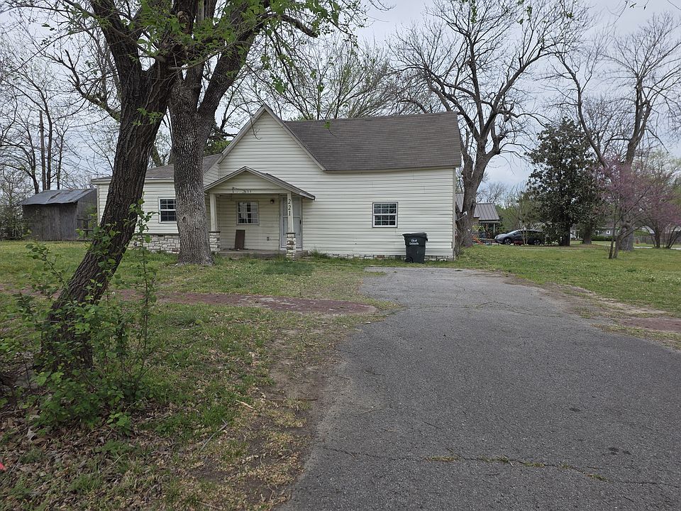 1st image of 221 S 14th St