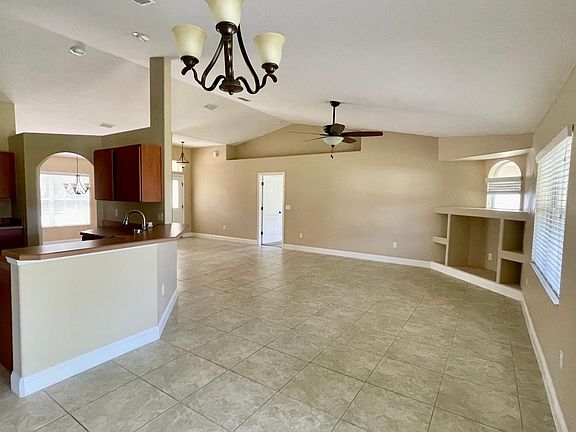5th image of 47 Rolling Fern Dr