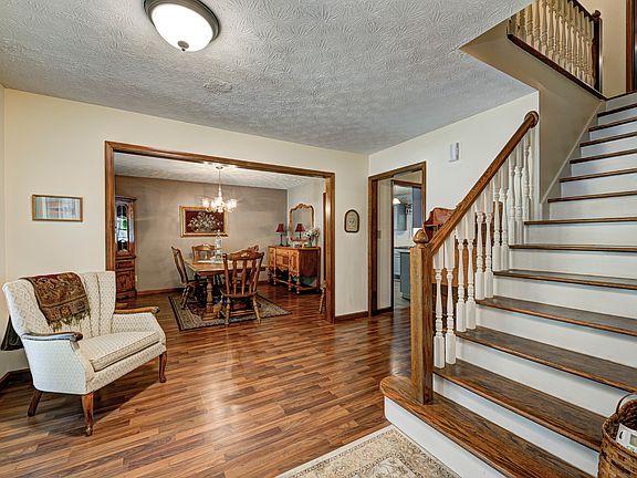 5th image of 23 Woodstock Dr