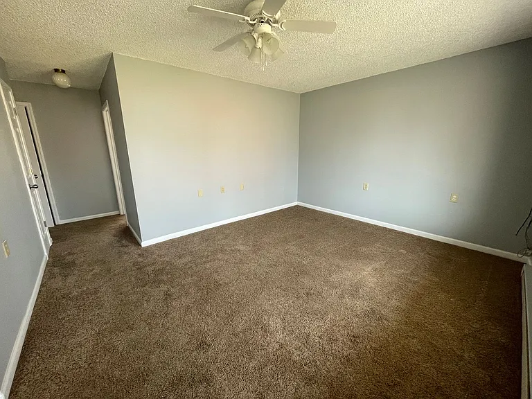 505 Barclay St — Photo 11